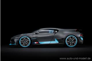 Bugatti Divo schwarz/blau Burago Metallmodell 1:18